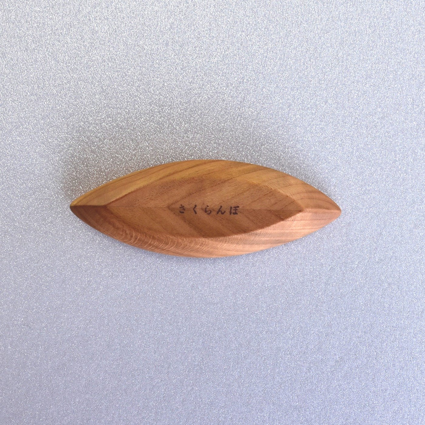 山形県のさくらんぼの木で作った箸置　裏